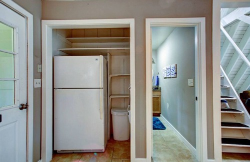 Woodstock House | ATH - Lake House -2 miles to public access. "A" frame