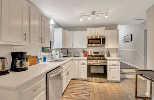 Woodstock House | ATH - Sleeps 8 - 4 Beds - Pet friendly - Dupree