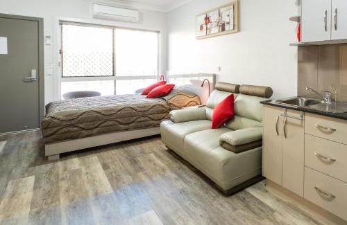 South Toowoomba Hotel | Athena Motel Apartments