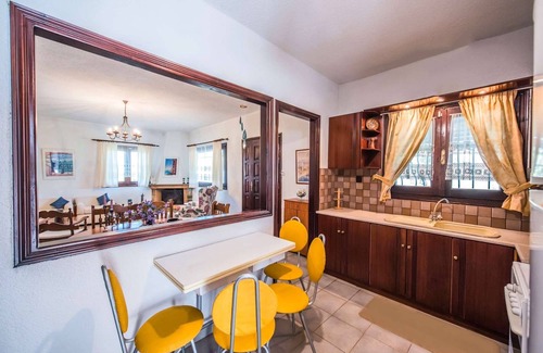 Sane Villa | Athena: Scenic Villa near the Sea