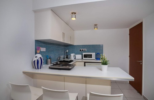 Agios Tychon Apartment | Athenaeum Beach Studio