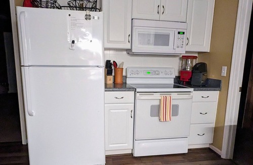 Monroe Apartment | Athens area rental. Close to UGA, Monroe, Wedding venues, Antiques shopping.