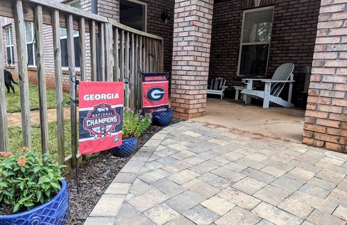 Monroe Apartment | Athens area rental. Close to UGA, Monroe, Wedding venues, Antiques shopping.