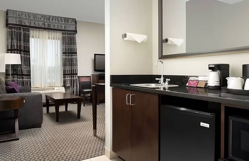 Athens Hotel | Athens Historic District Gem! Free Breakfast, Indoor Pool, Pets Allowed!