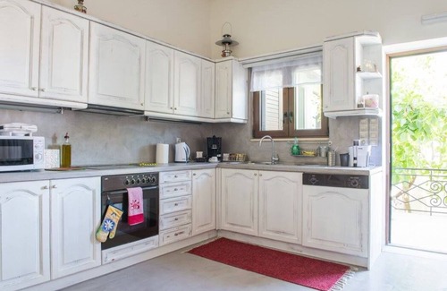 Filaki Villa | Athina House, Spa & Hammam, gym, bicycles, walking distance to tavern!