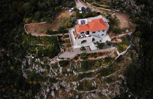 Kardamyli Villa | Athina's Stone House in Kardamyli