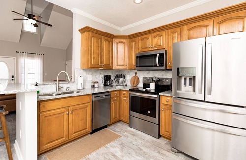 Houston County House | AtHome+1 Stay | Family Friendly 3BR | RAFB