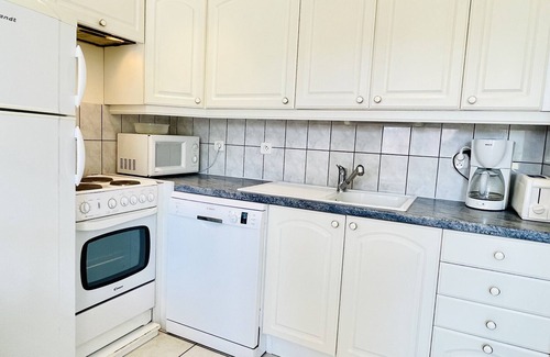 Forges-les-Bains Apartment | Athos: Apartment 300 metres from the thermal baths (free parking)