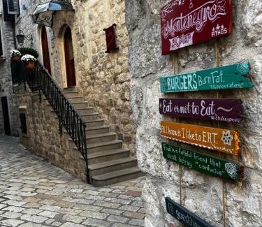 Kotor Old Town House | Athos Guesthouse
