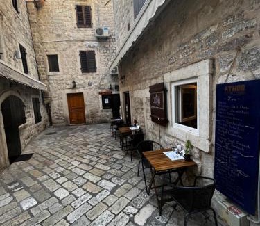 Kotor Old Town House | Athos Guesthouse