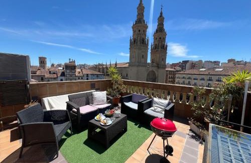 Logrono Historic Centre Apartment | ATICO Catedral Barbacoa y Aire sin ascensor By Apartamentos Logrono