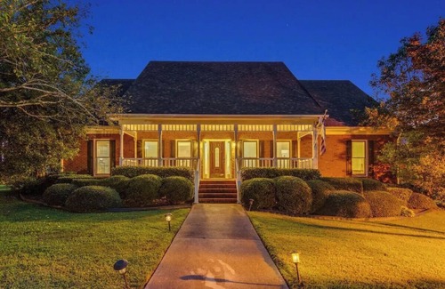 Conyers House | ATL 5BR Modern Sanctuary