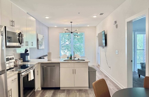 Old Fourth Ward Apartment | ATL Condo with King Bed! Free Street Parking!