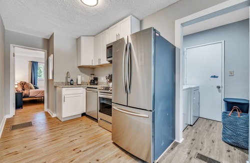 Eagan Park House | ATL Stopover: Cozy & Convenient with Parking