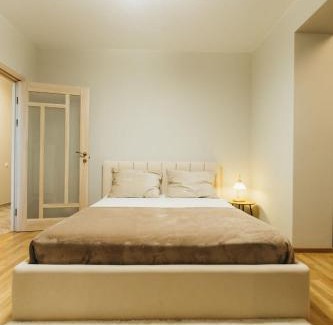 Chernovtsy Apartment | Atlant luxury Big Family Apart on Golovna навпроти ТЦ ДЕПОТ та АТБ