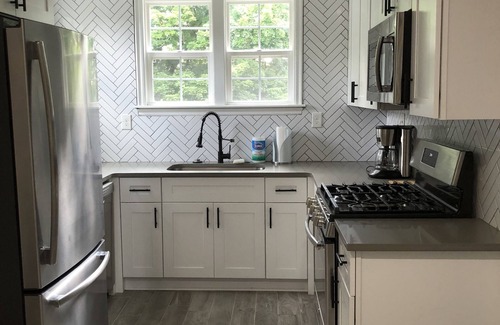 Piedmont Heights House | Atlanta Charming and Bright Upstairs 2/2 Unit