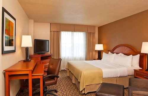 College Park Resort | Atlanta Experience! Pet-Friendly Stay! Free Shuttle to ATL Airport & Indoor Pool