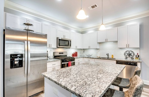 Church Street House | Atlanta Home w/Patio, 8 Mi to Downtown + Aquarium