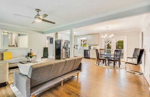 Candler-McAfee House | Atlanta's Luxe 6-Bedroom Haven