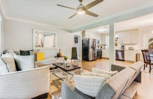 Candler-McAfee House | Atlanta's Luxe 6-Bedroom Haven