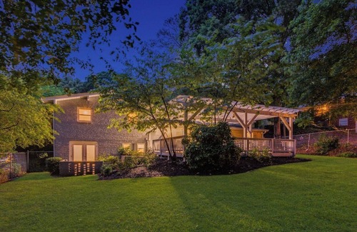 Candler-McAfee House | Atlanta's Luxe 6-Bedroom Haven