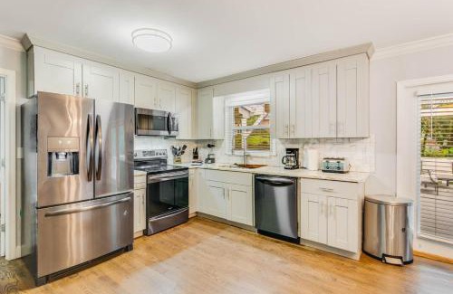 Decatur House | Atlanta's Luxe 6-Bedroom Haven