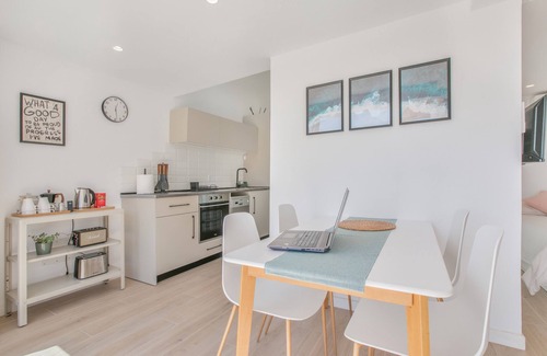 San Andres Apartment | Atlantic Sunrise Vacation with Sea Views, Wi-Fi and Air Conditioning