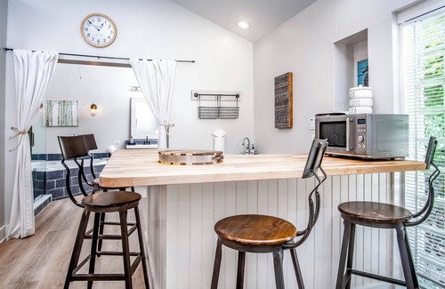 Midtown House | Atlantis House Suites