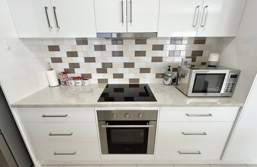 Port Hughes Apartment | Atlantis - Modern Well Equipped Home Near the Beach