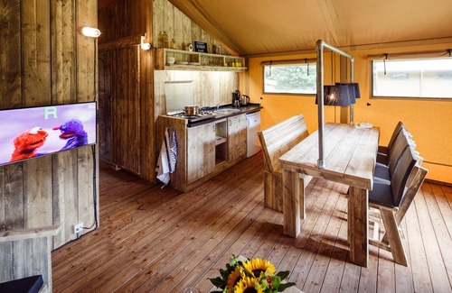 Appelscha House | Atmospheric glamping tent with bathroom in nature
