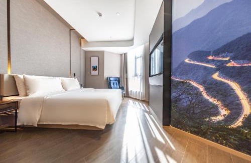 Yaohai Hotel | Atour Hotel Hefei Huaihe Road Pedestrian Street Guangming Road Subway Station