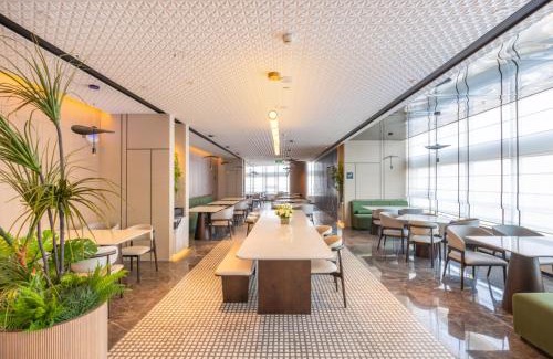 Jiangyang District Hotel | Atour Hotel Luzhou Finance Centre