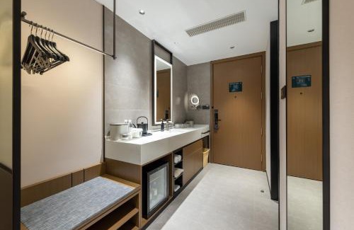 Jiang'an District Hotel | Atour Hotel Wuhan Hankou City Plaza Houhu Avenue