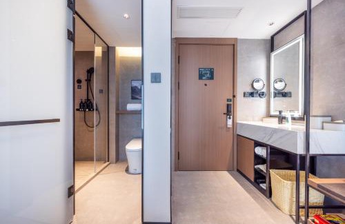 Jinshui District Hotel | Atour Hotel Zhengzhou North Dragon Lake Financial Center