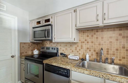 Rolling Mill Hill Condo | Attached Units! Park Free Walk 2 Broadway!
