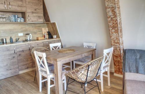 Lisina Apartment | ATTIC 7