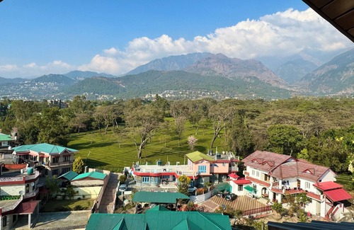 Sidhpur Ski Chalet | Attic Breeze 2BR -Mountain Villa