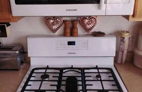 Grand Junction House | ATTN TRAVELING PROFESSIONAL, room for rent long term.