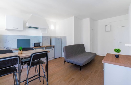 3rd Arrondissement Apartment | Attractive 2-room apartment, renovated, near St Charles station