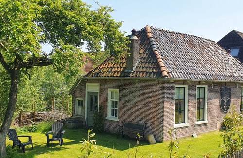 Jirnsum House | Attractive and beautiful cottage with a fine garden in the heart of Friesland