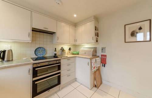 Laverton Cottage | Attractive and stylish Cotswold cottage with wonderful rural views - Pear Tree Cottage, Cherington