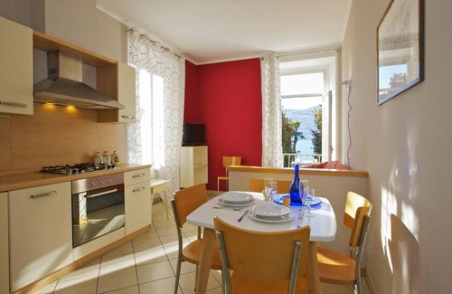 Verbania Apartment | Attractive apartment in a palazzo from the 17th century. Right on the lake promenade