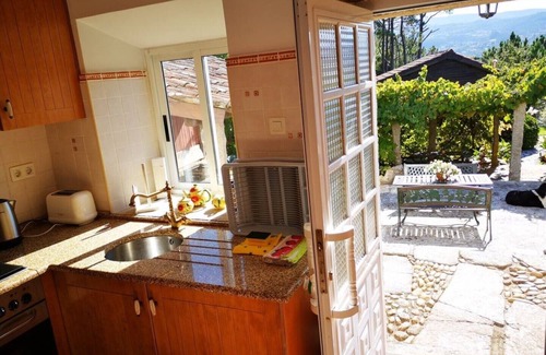 O Rosal Cottage | Attractive Cottage A Pool With A View of the Rio and Portugal. Walks from Gate.