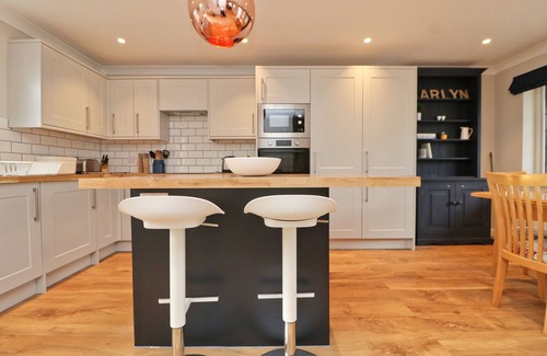 Harlyn Cottage | Attractive cottage two minute walk to the beach, dog friendly, parking