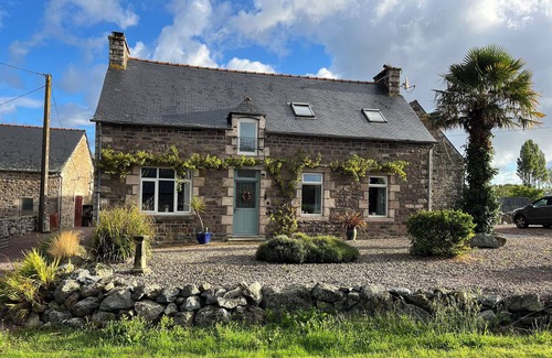 Plurien Cottage | attractive cottages in a quiet hamlet, close to beautiful sandy beaches