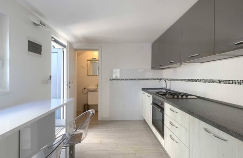 Porec Villa | Attractive Modern 4 Bedroom Villa with Pool for up to 9 Guests