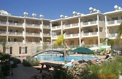 Paphos Condo | * Attractive Spacious PENTHOUSE 2-bed Apt,Very Large Pool,LIFT,Sea View