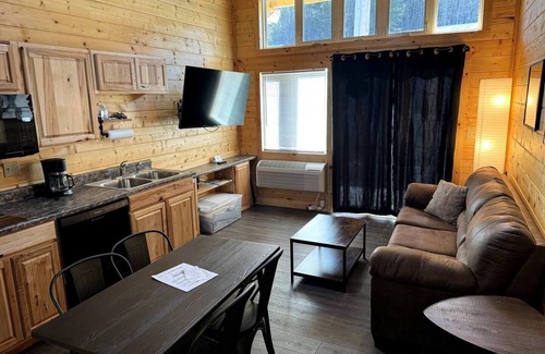 Bramwell Cabin | ATV TrailCamp: Sip's Shack- Just seconds from the HMT Pocahontas Trailhead!