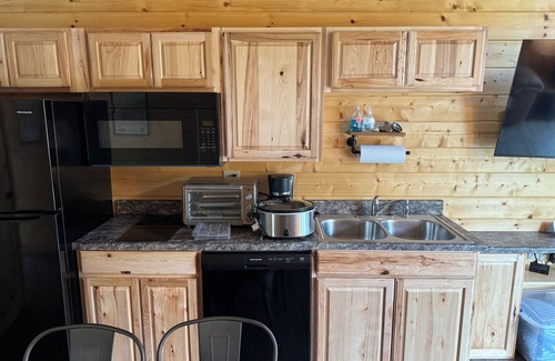Bramwell Cabin | ATV TrailCamp: Sip's Shack- Just seconds from the HMT Pocahontas Trailhead!