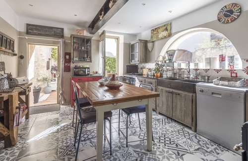 Saint-Michel-l'Observatoire House | Atypical village house with swimming pool